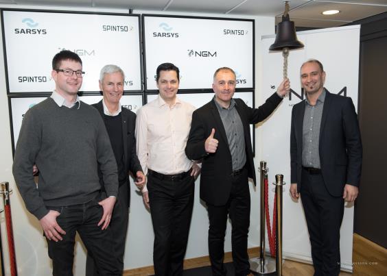 marknadschef, ledamöter Christer Sjölund och Magnus Eriksson, ledamot och grundare Roro Yakoub och längst till höger VD Peter Evertsson Nedre höger: REFCOM 2-set som lanseras under