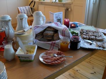 Barn och ungdom Café Grace Till Café Grace är alla välkomna stora och små, gamla och unga, där serverar vi kaffe/saft och härligt nybakat fika!