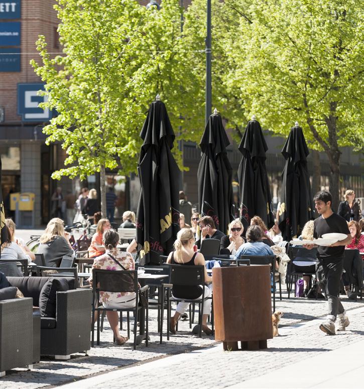 13 Post- och tidningsanordningar Postlådor på offentlig plats erbjuder service till allmänheten. Buntoch tidningslådor för förvaring av post och reklam för utdelning är service till en distributör.