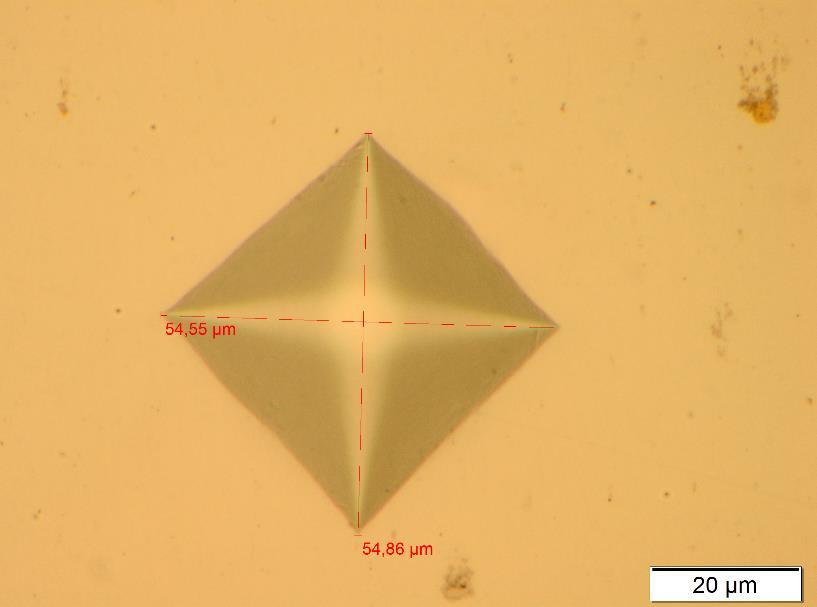 Metod och genomföranden F är testkraften i newton (0,5 kg x 9,804). 136 är vinkel på spetsen av intryckaren och d 2 är diametern i kvadrat av de båda tvärsnitten på intrycket bild 4.