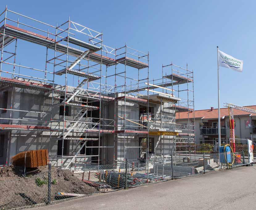 KVARTERET LÖNNEN Äntligen bostäder på kvarteret Lönnen Det växer fram ett nytt fyra våningar högt hus på Hantverkaregatan 13 som innehåller 16 lägenheter.