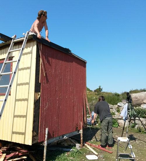 Stort tack för hjälpen med att byta panelen på boden Under flera år har vi i styrelsen brottats med frågan hur vi ska lyckas renovera vår arbetsbod innan träpanelen tagit för stor skada och det