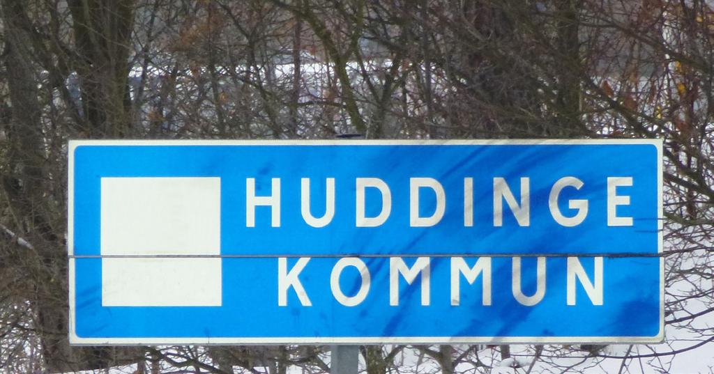Lagar och regler Flera lagar och regler reglerar var och hur man får skylta. Det är väglagen, vägmärkesförordningen, naturvårdslagen, plan- och bygglagen samt allmänna ordningsstadgan.