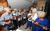 Onsdag 10 maj kl 13 VÅRLUNCH i Hörsalen Vårlunch med underhållning av Ukulele Ladies från Strängnäs, vilka tidigare deltagit i rekordförsök i Guinness Rekord.