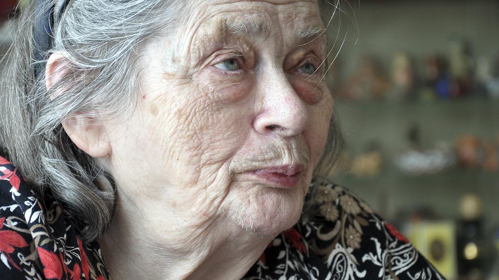 12 ntervjun Redaktör: Amalthea Frantz, 08-522 45 670, amalthea.frantz@arbetaren.se Liv och död i den spanska Min faster blev kvar i fängelset.