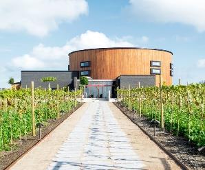 Från Winery kör fram till Fabriksgatan, kör rakt österut rakt över rondellen, en bit längre fram ligger Autoseum. De som inte vill äta lunch kan köra direkt till Autoseum. Vi träffas där omkring kl.