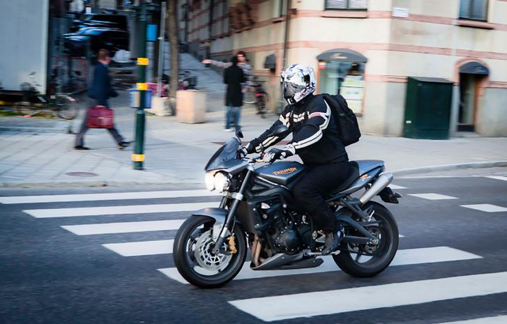 Säkrare vägar och gator för motorcyklister en självklar del av