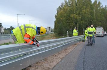 Räcken är det vanligaste krockvåldet i singelolyckor med dödlig utgång bland motorcyklister, följt av träd och stolpar.