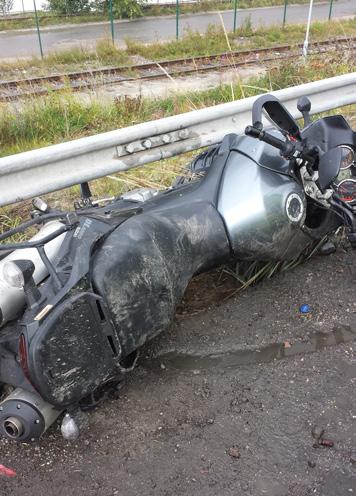 Motorcyklar upptar oftast en väldigt liten yta av vägbanan men använder hela vägbanan, särskilt i kurvor där spårval och svängpunkt är av stor betydelse för utgången av kurvan.