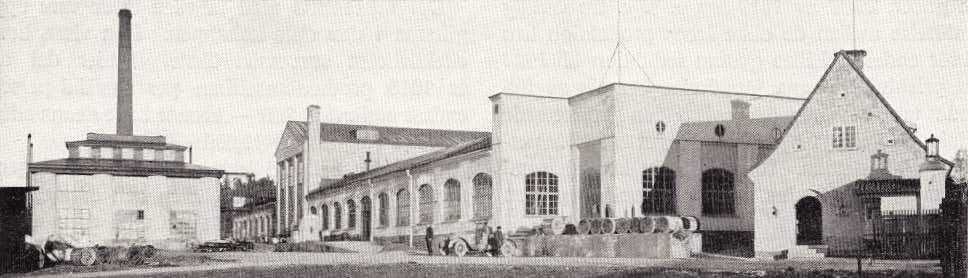 Från ovan: Fabriken från söder och från nordväst. Foto 1925. Ericsson Reciew nr 3-4 1925 1922 fusionerades det med moderbolaget, Allmänna Telefonaktiebolaget L.M.