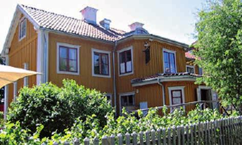 Hon fick gården 1863 av sin tidigare arbetsgivare Lars Johan Hierta, som också var far till hennes son Edvard (Faustman).