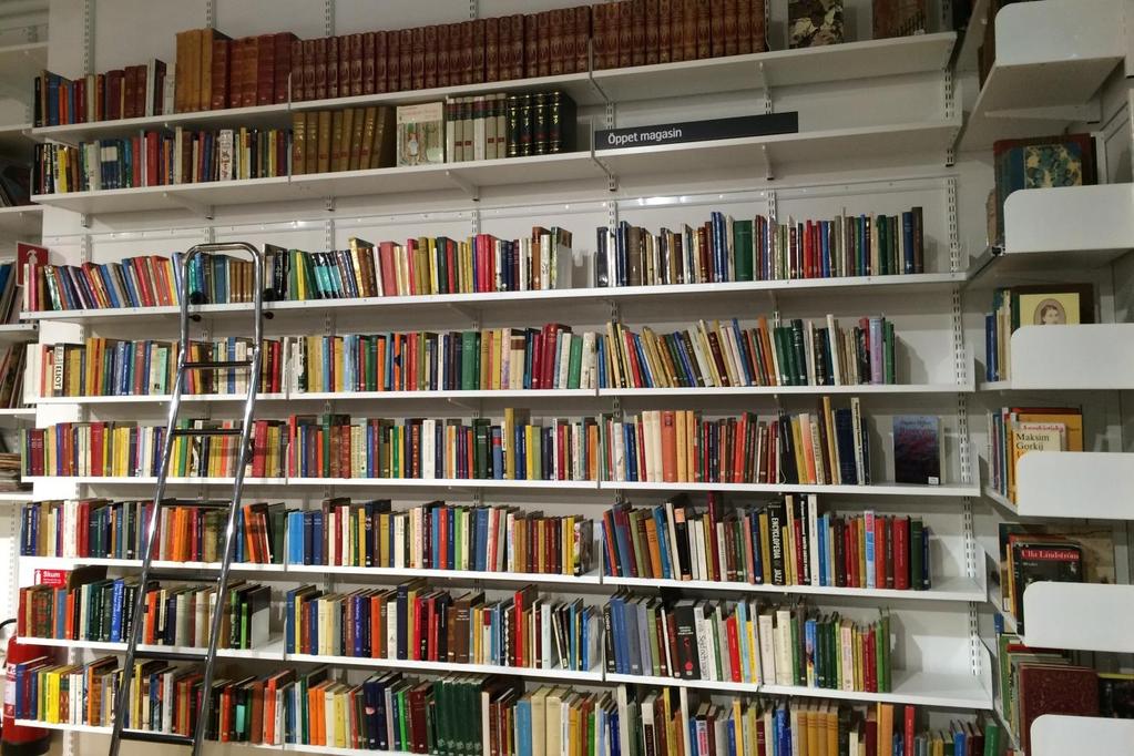 Kista bibliotek. Foto: Elisabet Rundqvist. Bestånd De offentligt finansierade biblioteken har tillsammans tillgång till närmare 102 miljoner fysiska medier och 30 miljoner e- titlar.