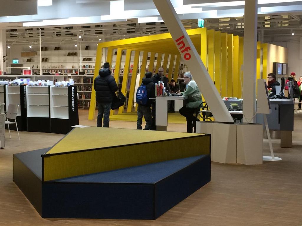 Användning och lån Utlåningen och användningen av de offentligt finansierade bibliotekens fysiska medier är fortfarande omfattande, men den har minskat.