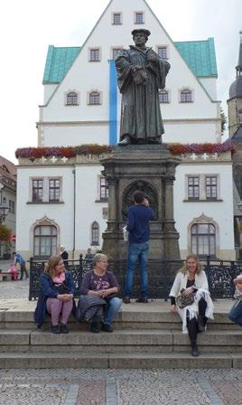 Martin Luther levde 1483-1546 och kom genom en serie av händelser att bli förgrundsgestalt i den reformation som kom att sätta sin prägel på kyrkolivet i hela världen, inte minst här i Sverige.