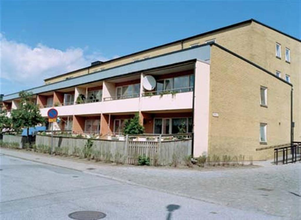 Särskilda krav Ålderskrav Min 18 år Antal boende 1-4 Inkomstkrav Minst 2 ggr hyran Krav på inkomsttyp Anställning/Eget Företag Pension A-kassa Försäkringskassa Studiemedel Krav som hyresvärden