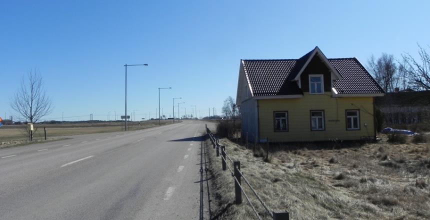 Viskeryd 3:4 80 km/tim Nivå före åtgärd 72/88 Inomhusnivå Vån 1 32/39 Vån 2 48/55 Nivå efter åtgärd 55/69 Inomhusnivå Vån 1 19/34 Vån 2 går inte att beräkna Erbjudits tilläggsruta 2001.