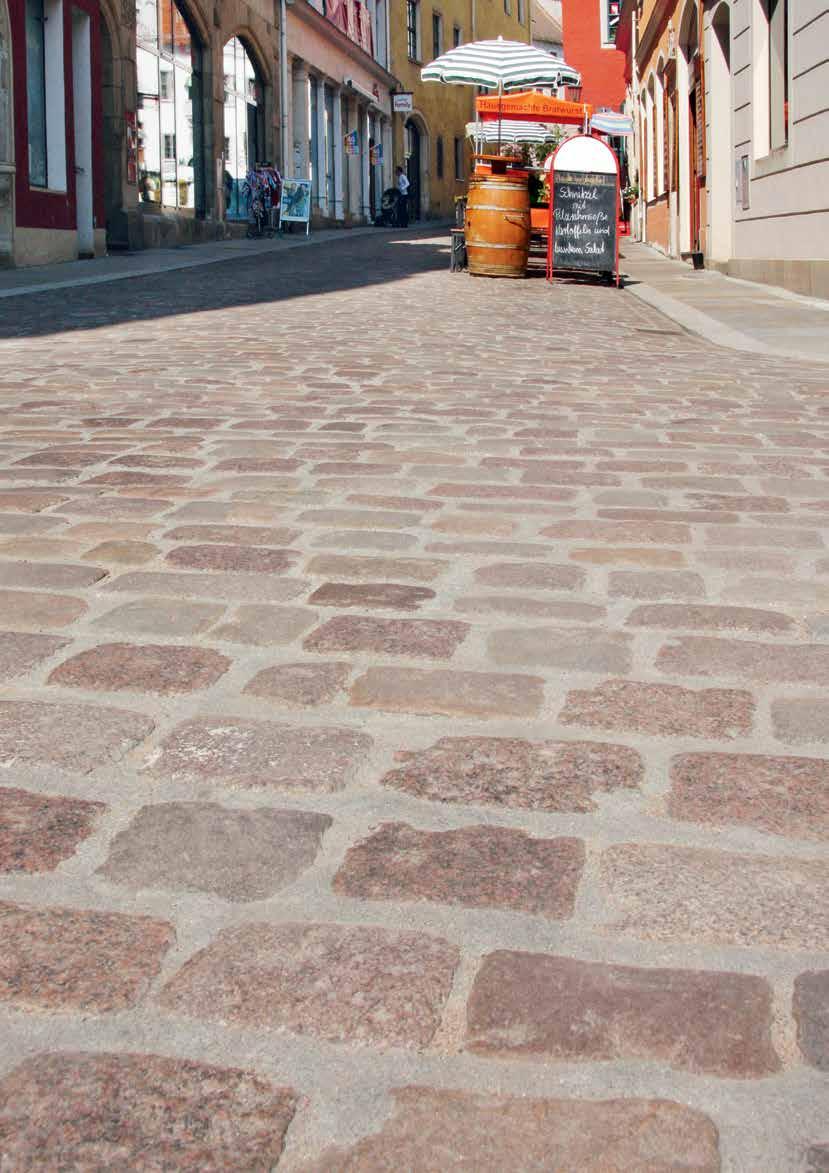 Alltmer extrema klimatförhållanden ställer hårda krav på gatstensbeläggningar utomhus.