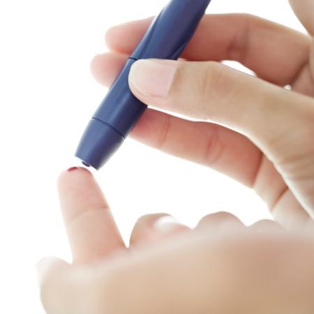 Glukos Glukosuri förekommer när P-Glukos når cirka 10 mmol/l vid normal glomerulär filtration. Positivt test talar för diabetes mellitus eller andra orsaker av hyperglykemi.