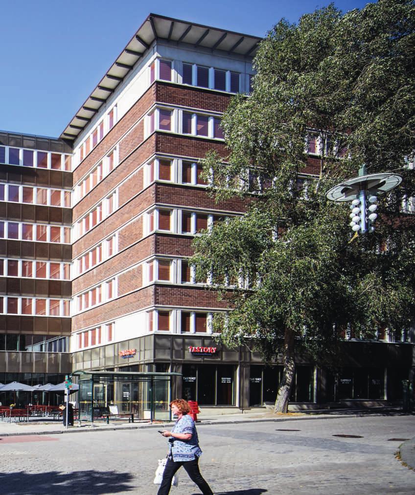 FASTIGHETSRÖRELSEN INLEDNING FÖRVALTNING 24 MARKNADER TRANSAKTIONER 30 FASTIGHETSRÖRELSEN PROJEKTUTVECKLING 32 PROJEKT FASTIGHETEN ISAFJORD 8, TELE2 34 BYGGRÄTTER 36 HÅLLBARHET FINANS