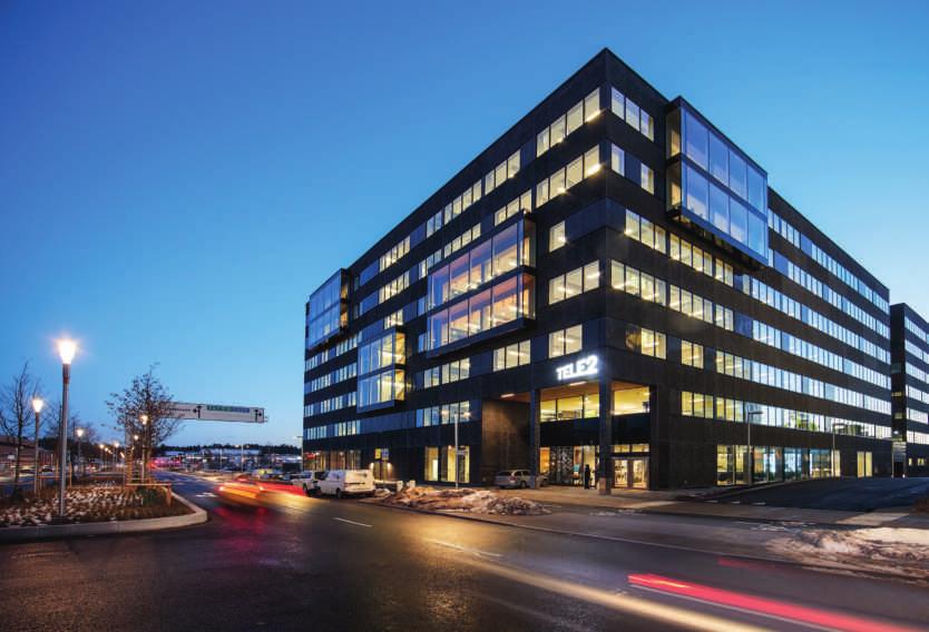 34 FASTIGHETSRÖRELSEN Isafjord 8, Tele2 FÖRVALTNINGSBERÄTTELSE KISTA, ISAFJORD 8 TELE2 Klövern har utvecklat ett nytt spännande kontorshus tillsammans med Tele2, som därmed samlokaliserar sitt