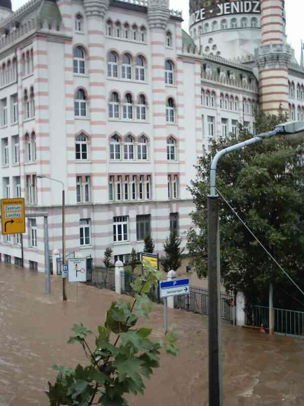 Persistence mm/day 24 20 16 12 8 4 Bonn-Friesdorf Total precipitation = 211 mm Number of wet days = 50 days Number