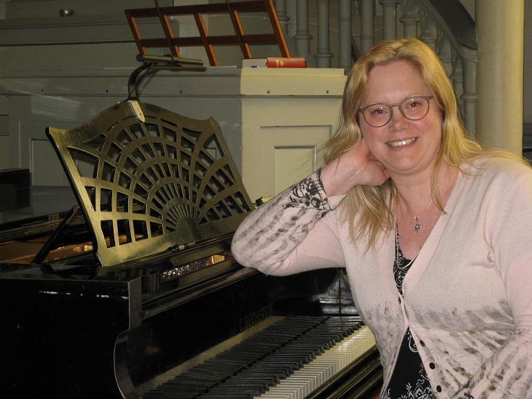 KONTUR Anna ny musikprofil i Elim Det är ingen överdrift att påstå att det mesta i Anna Backman Bisters liv kretsar kring musik.