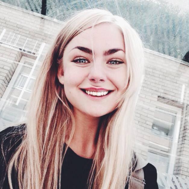 Sandra Amrén I juni 2015 stod jag lycklig och nyutexaminerad inom Personal- och arbetsvetenskap och till sommaren 2017 kommer jag även att hålla en masterexamen (HRM/HRD) i min hand.