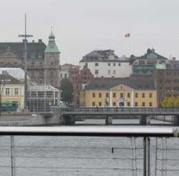 Befästningsverket kring riksfästat Malmöhus Om man står på Suellsbron befinner man sig mitt i Malmös hamninlopp så som det såg ut på 1700-talet.