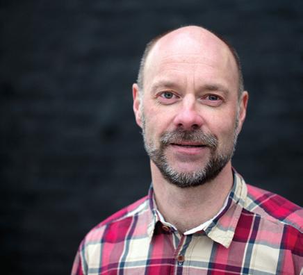 Johan har en brokig bakgrund inom IT-området i roller som projektledare, beställare, samordnare och verksamhetsanalytiker och med erfarenhet från många olika branscher.