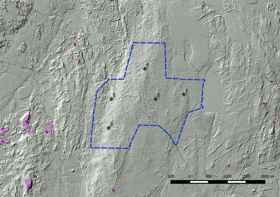 Keski-Pohjanmaan ArkeologiaPalvelu Takanebacken vindkraftsprojekt 4 2.1. Forskningshistoria Kända fornlämningar i Malax inventerades 2007 2008 (Vesa Laulumaa, Museiverket).