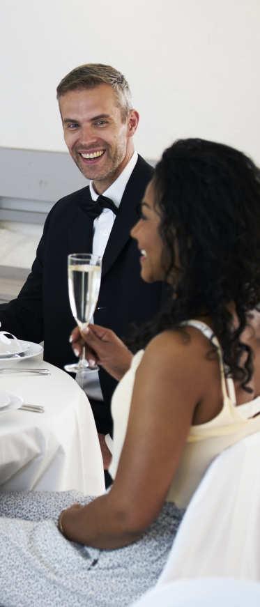 3 RECEPTET FÖR GOOD FOOD MOOD Vad är det som gör en vanlig måltid till en oförglömlig upplevelse? På Duni kallar vi det goodfoodmood.
