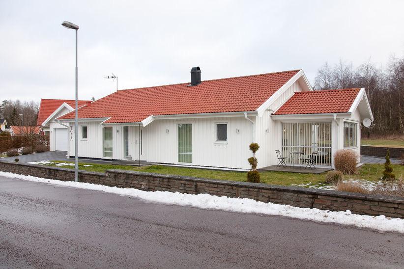 Välkommen till Vimpeltorpet Tilda Murares Väg 2 PRIS: 3 495 000 kr STORLEK: Boarea 120 m 2. 3 rum (kan göras om till 4 rum), varav 2-3 sovrum. Dessutom finns ett uterum om ca 15 kvm.