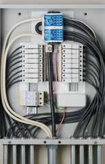 12 identiska hål Clipset har 2 positioner: Öppet/Stängt Testad och certifierad i enlighet med IEC 60947-7-1 Ui = 1000V UL Godkända för USA och Canada UL 1059 Halogenfri UL 94V-0 RoHS kompatibel Kan