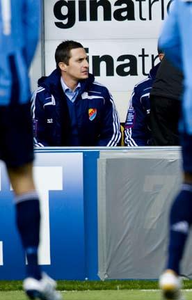 vårsäsongen Intervju Djurgårdaren nr 2 2010 två spelare på innermitten mot tidigare tre. Det gjorde att man fick tänka om lite i det defensiva spelet.