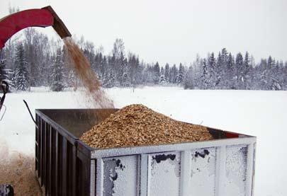 För största delen av flisleveranserna står de lokala entreprenörerna Krister Lindbäck och Tore Ahlbäck.