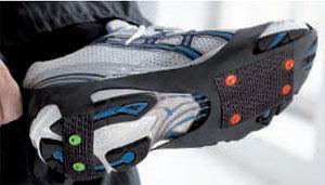 2.2.4 SpringYard Ice Runner SpringYard Ice Runner, se Figur 8, påminner om SlipStopper med sex dubbar, två i hälen och fyra framtill.