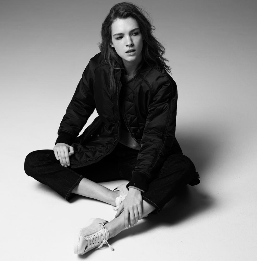 3 JACKET CHARLIE, JERSEY JOHANNAH, DENIM ANGIE, SHOES OCP02 INNEHÅLLSFÖRTECKNING WeSC I KORTHET 4 ÅRET I KORTHET 6 ORDFÖRANDE KOMMENTERAR 10 VD-ORD 12 HISTORIK 14 VARUMÄRKE OCH PRODUKTER 17 MARKNAD