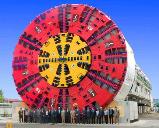 Metodval bergtunnel - tunnelborrning Tunnelborrning (TBM) och sprängning likvärdiga med hänsyn till tider och kostnader. Ur livscykelperspektiv TBM att föredra.