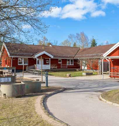Vinbäret 1 Fastighetsbeskrivning LÄGE Fastigheten är belägen på Rävgärdsvägen 15 i Viby.
