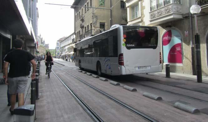 Även sidoförlagda busskörfält hör hemma i huvudvägnätet.