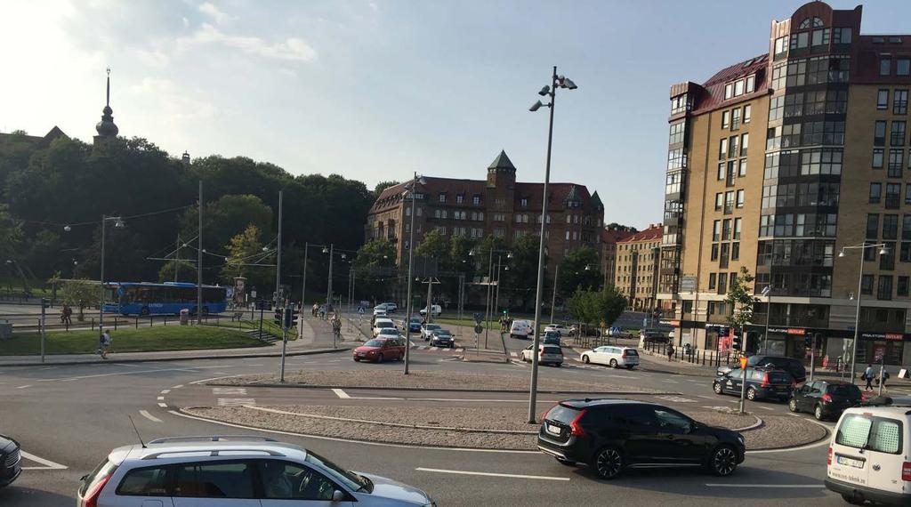 Bild 13: I denna bild syns det bättre hur den genomkörningsbara mittrondellen är utformad. Göteborg. Foto: Maria Nordlöf, WSP.