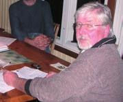 Guldnålen 2009 Hedersledamot Ordförande Lennart Jönnson delar ut hedersbetygelsen till: Leif Öhgren Storuman Mer läsning finns på annan plats i tidningen.