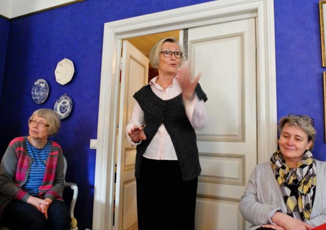 Uppe t.v. Rudom herrgårds ägarinna Marja Hirvonen berättar om gårdens historia. Uppe t.h. lunch på Rudom herrgård.