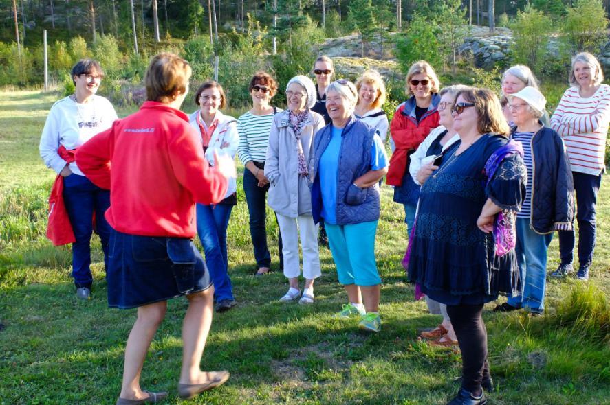 och skur på marthamöten fari. Glada skratt, prat och planering varvas med marthornas välsmakande traktering.