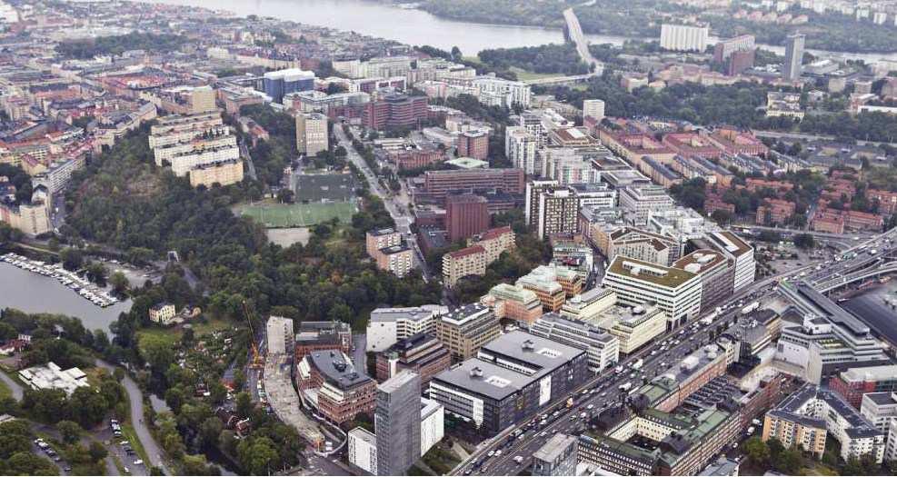 med Stadshagsklippan till väster i bild.
