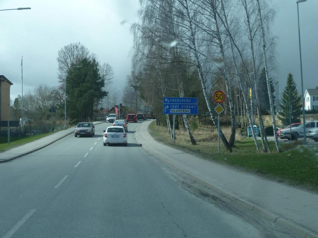 11 (21) 3.2 Korsning med Täbyvägen (2) Korsningen mellan Täbyvägen och banan föreslås ske planskilt med spårvägen i ett tråg under Täbyvägen.