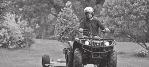 GRIZZLY 350A 2WD Terrängregistrerad Grön (PDG) Röd (RTR) Blå (DPBSN) Grizzly 350 2x4 är det perfekta alternativet för dig som har stuga på landet eller en mindre gård och som har behov av ett mycket