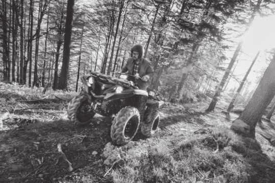 GRIZZLY 700 FWAD EPS Välj mellan terrängregistrerad eller EU-traktor Grön (PDG) Röd (RTR) Blå (DPBSN) Camo (YB) Yamahas Grizzlymodeller har ett mycket gott rykte om sig att vara världens tuffaste ATV.