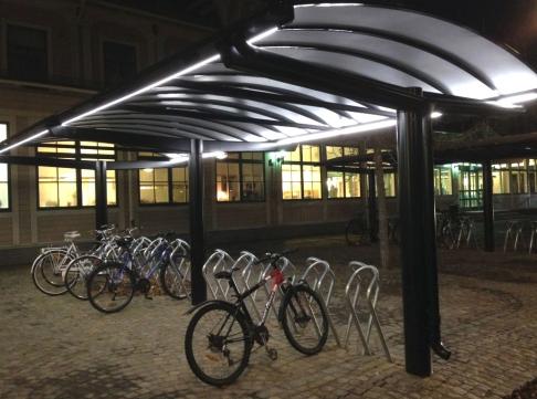 Kolonnett STOMME TAK GRUNDLÄGGNING TILLBEHÖR Cykelparkering KNM KOLONNETT Stål och aluminiumprofiler. Varmförzinkning och lackering i önskad kulör.