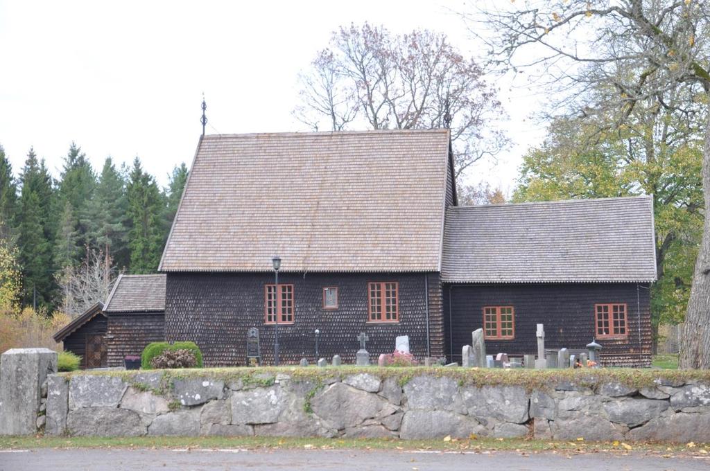 Tångeråsa kyrka Daniel Eriksson 2014-10-14 Byggnadsbeskrivning och historik Tångeråsa kyrka är en av landets få helt bevarade medeltida träkyrkor och är enligt dendrokronologiska dateringar utförda